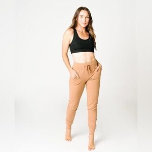 Zyia Ascend Camel Fitted Joggers, S/M* MSRP $69